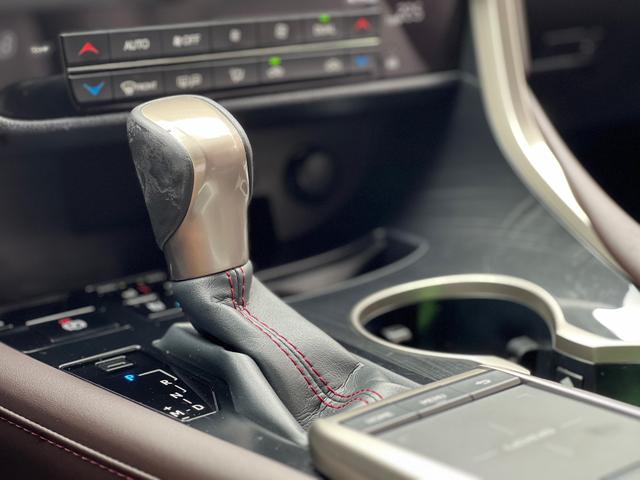 Lexus RX Модель 2020 года комплектация 300 4WD Elegant Edition – фото 13