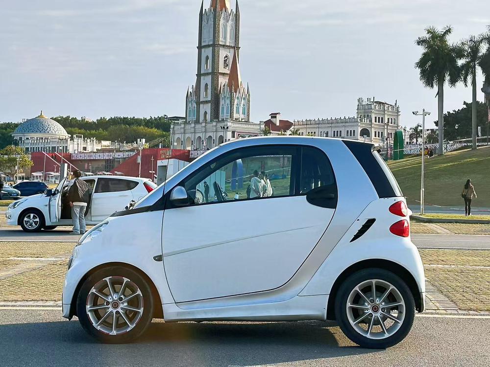 Smart Fortwo 2012 модификация 1.0 MHD Hardtop Passion Edition