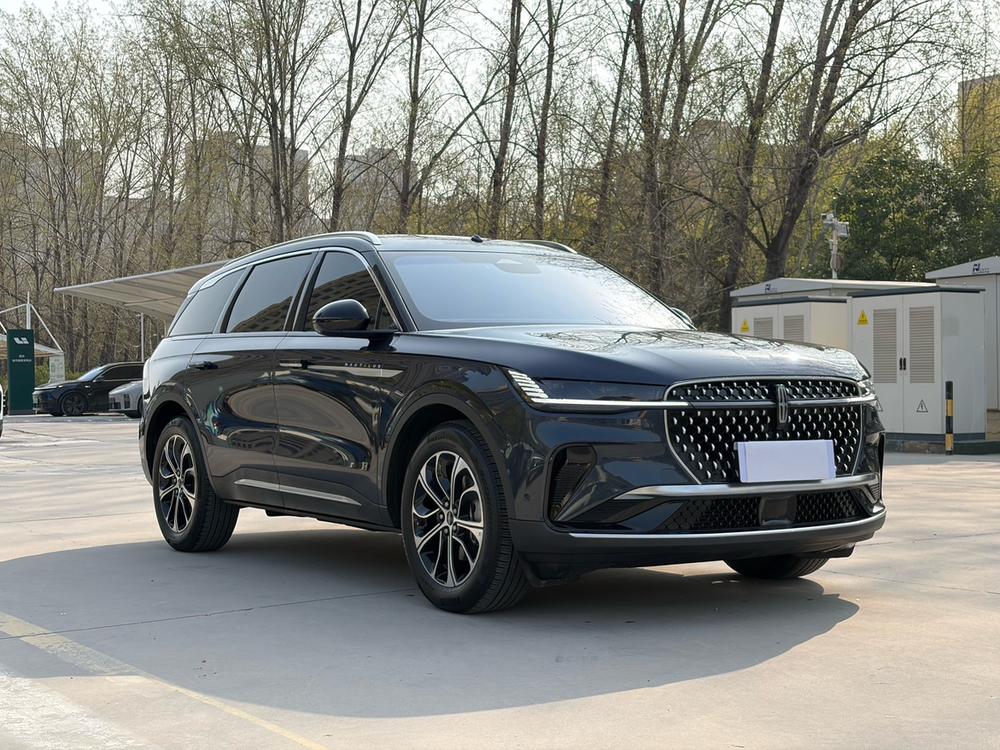 Nautilus Раздел 2023 2.0T 4WD Zun Yi Edition