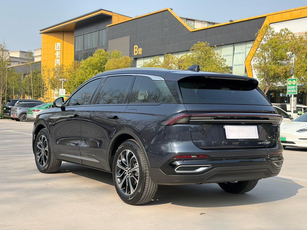 Nautilus Раздел 2023 2.0T 4WD Zun Yi Edition