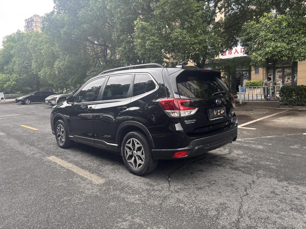 Subaru Forester Модель 2020 года 2.0i Deluxe Edition EyeSight