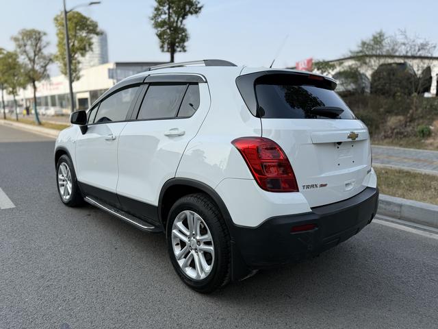 Chevrolet Trax 2016 1.4T Manual 2WD Comfort Sunroof – фото 5