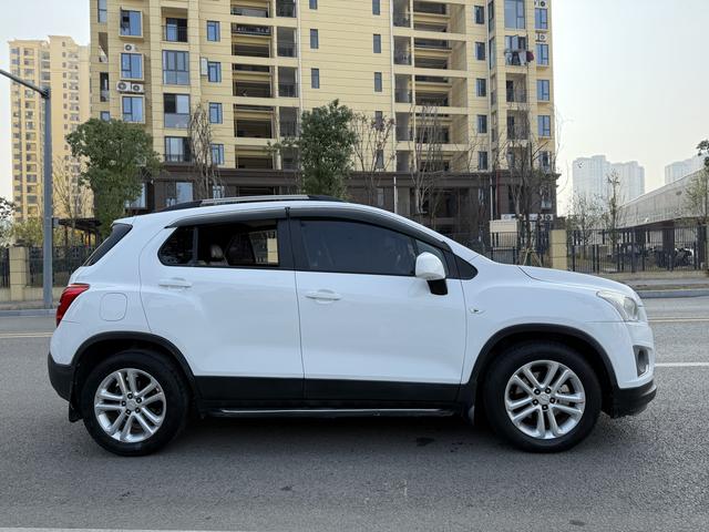 Chevrolet Trax 2016 1.4T Manual 2WD Comfort Sunroof – фото 7
