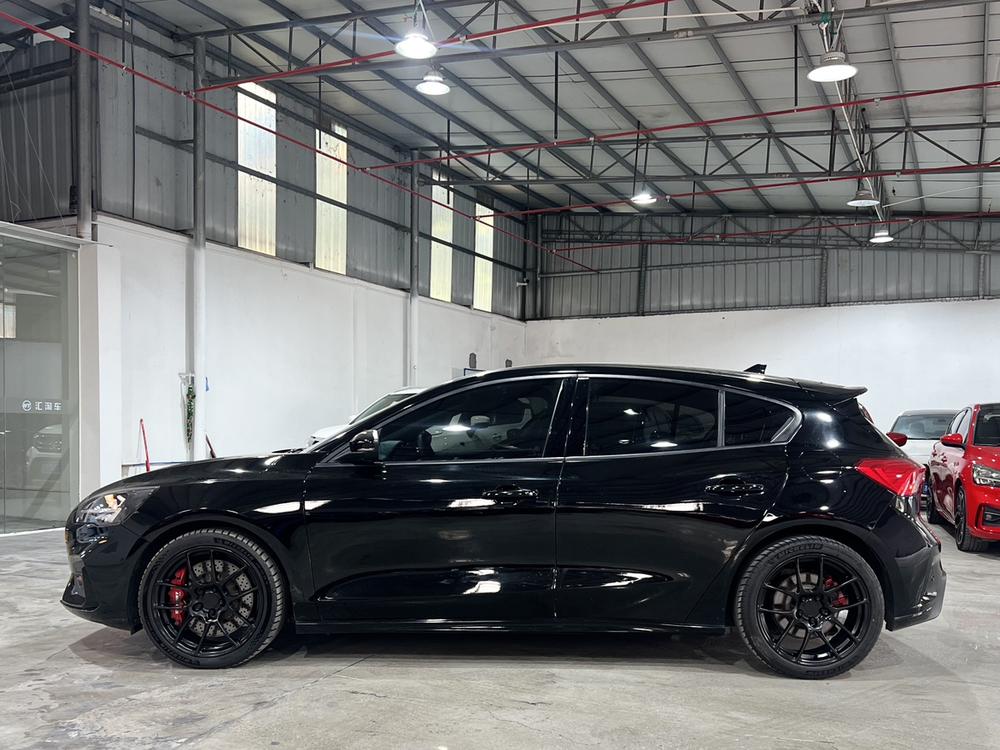 Ford Focus 2021 2-Class EcoBoost 180 Automatic ST Line