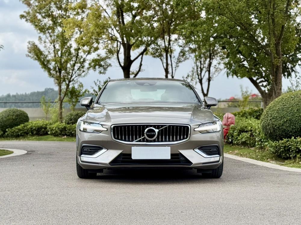 Volvo S60 2022 B4 Intelligent Refined Luxury