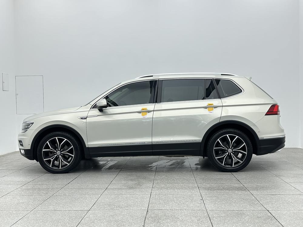 Volkswagen Tiguan L Модель 2020 года 380TSI автоматическое 4WD Smart Dynamic Deluxe Edition 7 seat Country VI