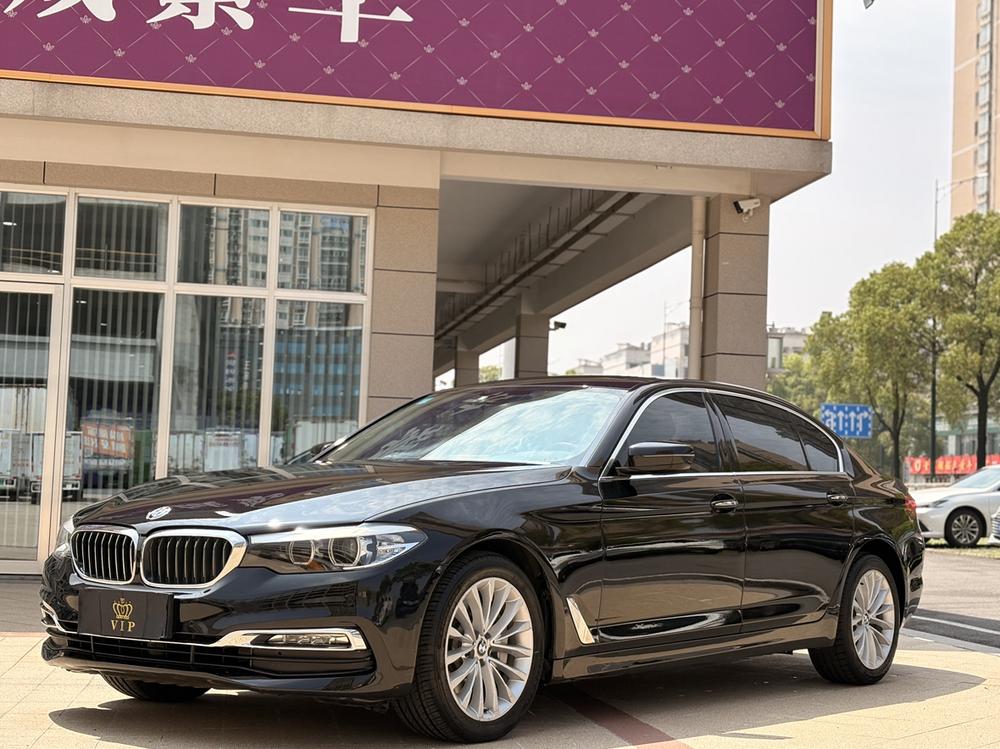 BMW 5 Series Модель 2018 года комплектация 530Li Leading Luxury Set