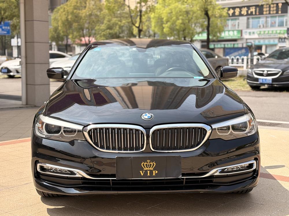 BMW 5 Series Модель 2018 года комплектация 530Li Leading Luxury Set