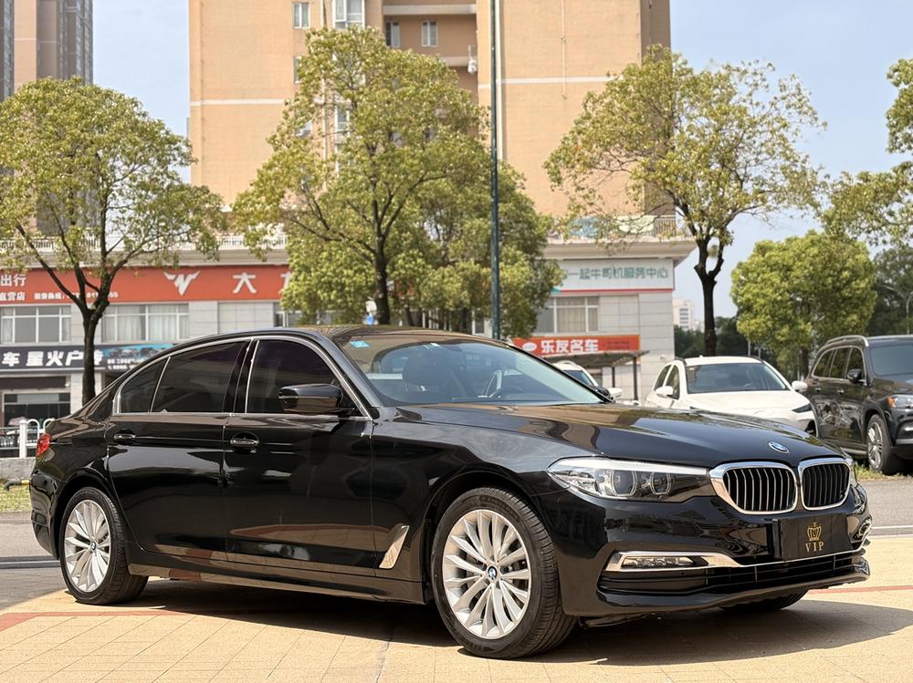 BMW 5 Series Модель 2018 года комплектация 530Li Leading Luxury Set