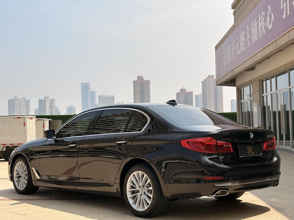 BMW 5 Series Модель 2018 года комплектация 530Li Leading Luxury Set