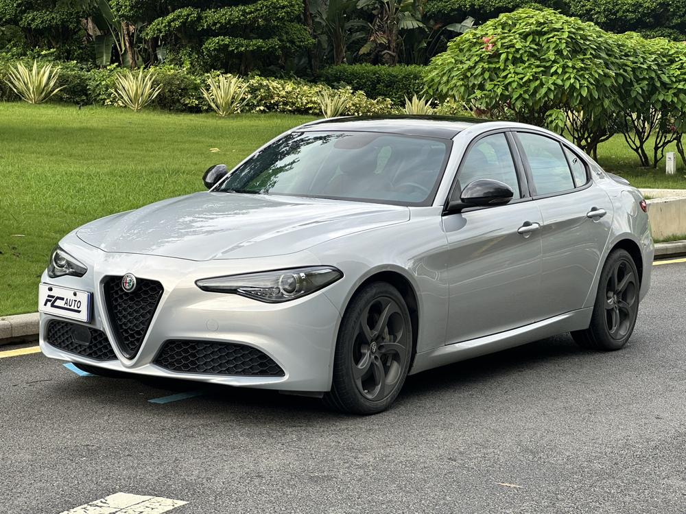 Alfa Romeo Giulia 2021 2.0T 280HP Luxury Edition