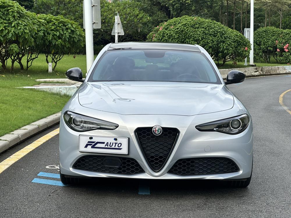 Alfa Romeo Giulia 2021 2.0T 280HP Luxury Edition
