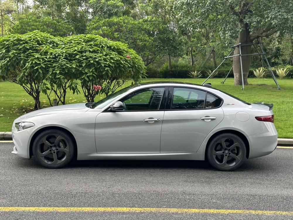 Alfa Romeo Giulia 2021 2.0T 280HP Luxury Edition