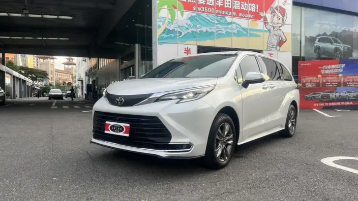 Toyota Sienna 2027 Model Hybrid 2.5L 4WD Comfort Edition