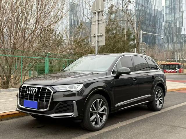 Audi Q7 2022 55 TFSI f our S line Sporty – фото 1