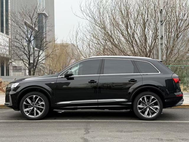 Audi Q7 2022 55 TFSI f our S line Sporty – фото 3