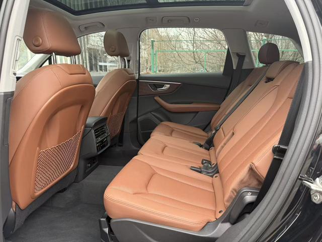 Audi Q7 2022 55 TFSI f our S line Sporty – фото 5