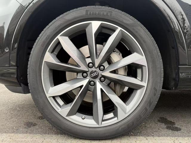 Audi Q7 2022 55 TFSI f our S line Sporty – фото 12