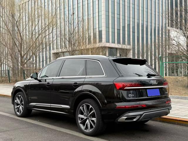 Audi Q7 2022 55 TFSI f our S line Sporty – фото 16