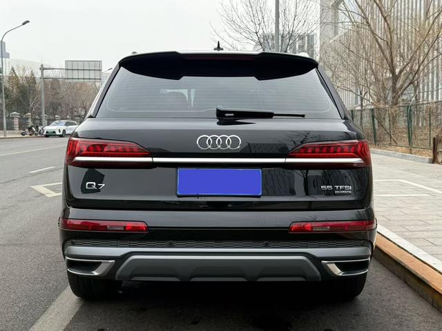 Audi Q7 2022 55 TFSI f our S line Sporty – фото 17