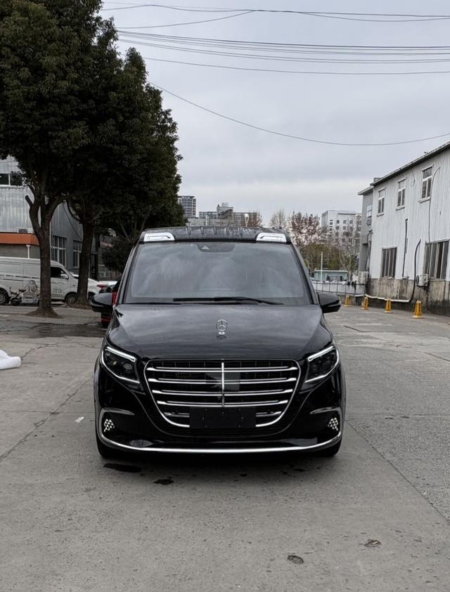 Mercedes-Benz V-Class 2022 V 260 L Long Axle Luxury – фото 2