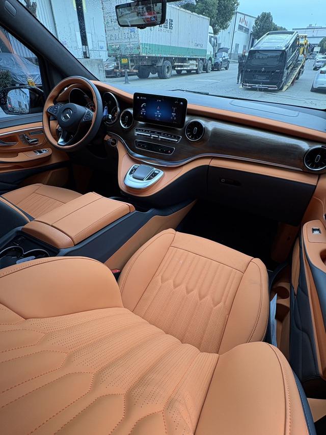 Mercedes-Benz V-Class 2022 V 260 L Long Axle Luxury – фото 5