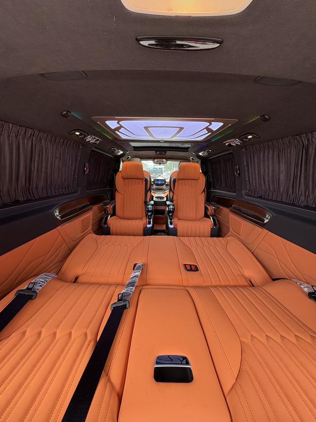 Mercedes-Benz V-Class 2022 V 260 L Long Axle Luxury – фото 9