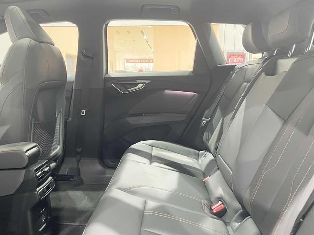 Audi Q4 e-tron 2024 40 e-tron – фото 9