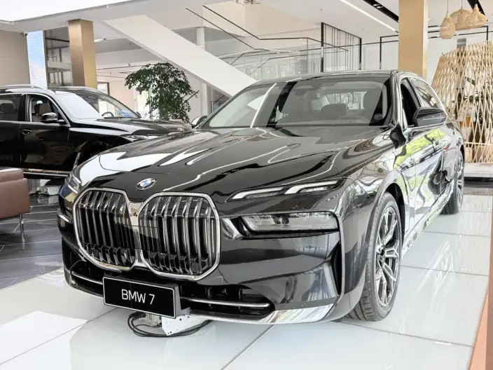 BMW 7 Series 2026 Model 735Li Luxury Set