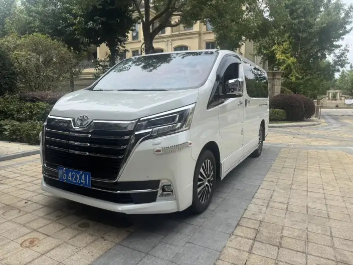 Granvia Overseas 2023 Model 2.8T Automatic Rear Drive 6 seat Parallel Imported