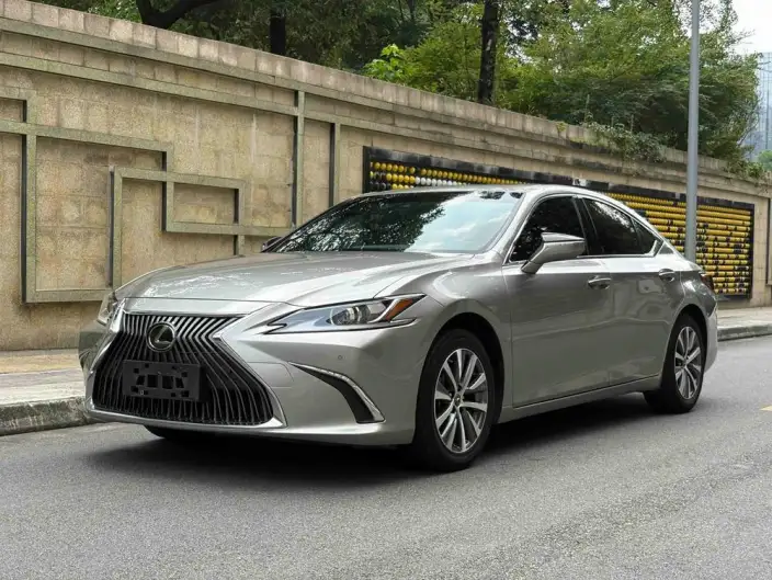 Lexus ES 2020 Model 200 Deluxe Edition China VI