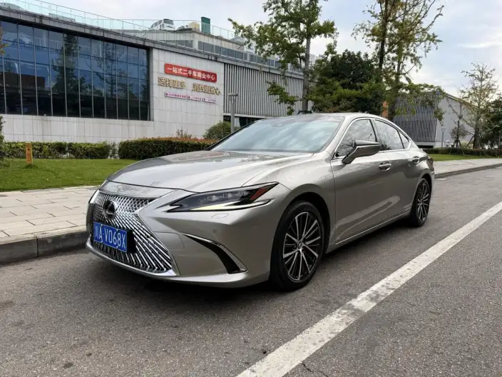 Lexus ES 2021 Model 300h Superior Edition