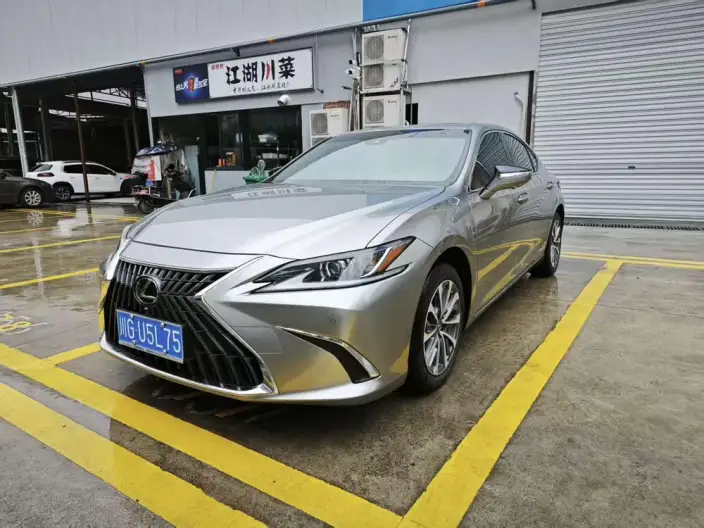 Lexus ES 2022 Model 200 Superior Edition