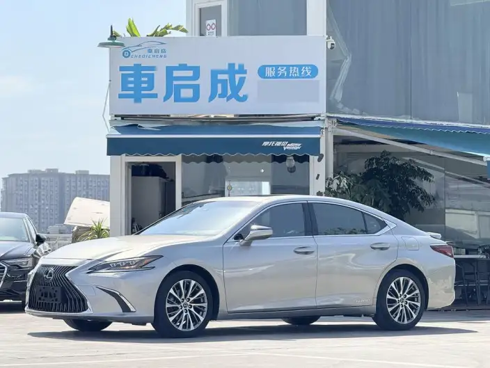 Lexus ES 2020 Model 300h Premium