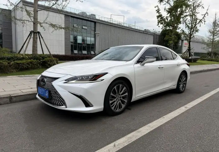Lexus ES 2021 Model 300h Premium