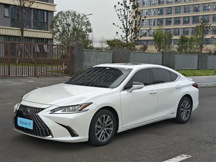 Lexus ES 2022 Model 300h Superior Edition