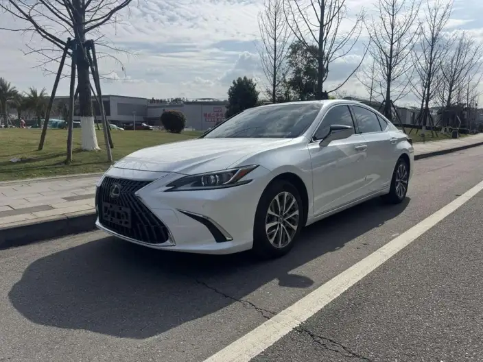 Lexus ES 2022 Model 300h Superior Edition
