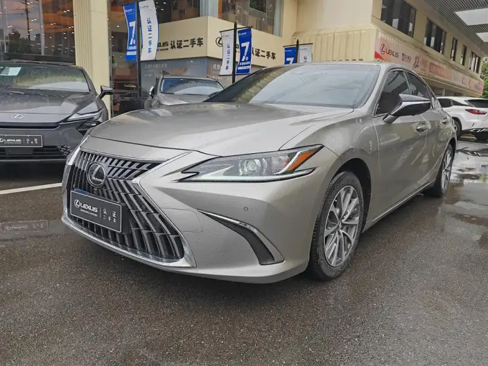 Lexus ES 2022 Model 300h Superior Edition