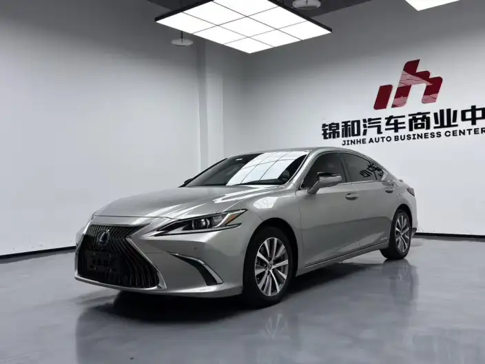 Lexus ES 2020 Model 300h Superior Edition China VI