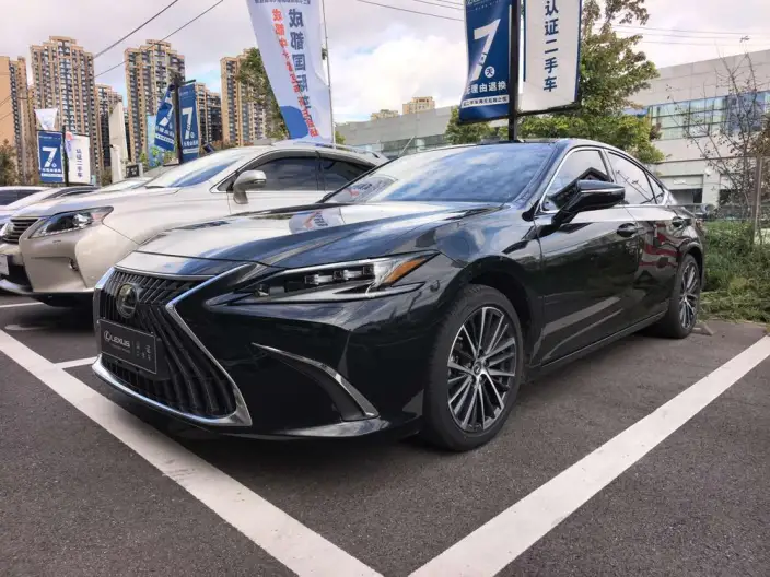 Lexus ES 2022 Model 300h Premium