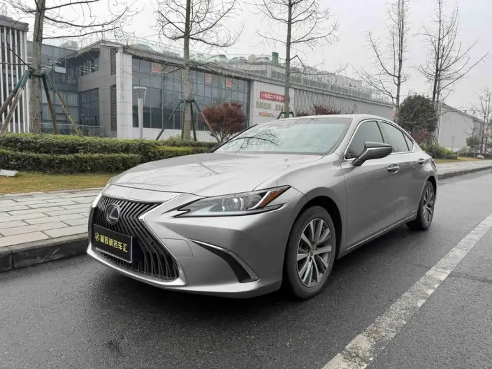 Lexus ES 2020 Model 300h Superior Edition China V