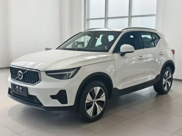Volvo XC40 2024 Model B3 Smart Range Deluxe Edition