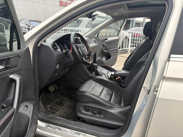 Volkswagen Tiguan L 2017 380TSI Automatic 4WD Luxury – фото 4