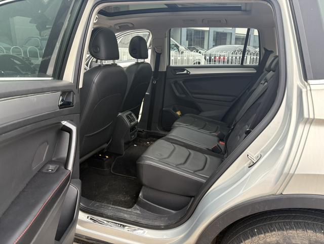 Volkswagen Tiguan L 2017 380TSI Automatic 4WD Luxury – фото 5