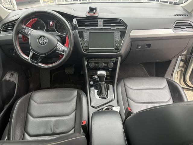 Volkswagen Tiguan L 2017 380TSI Automatic 4WD Luxury – фото 8