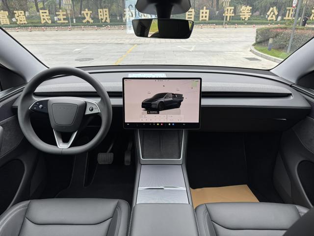 Tesla Model Y 2025 Long Range AWD – фото 7