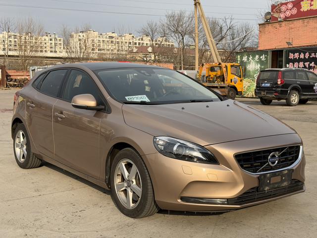 Volvo V40 2016 модификация T3 Smart Yi Edition – фото 3