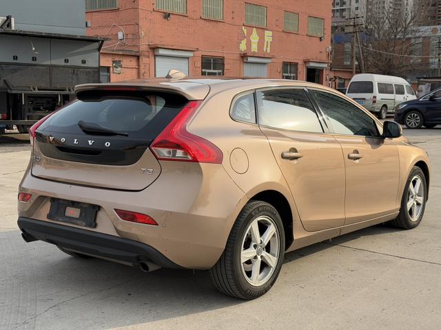 Volvo V40 2016 модификация T3 Smart Yi Edition – фото 5