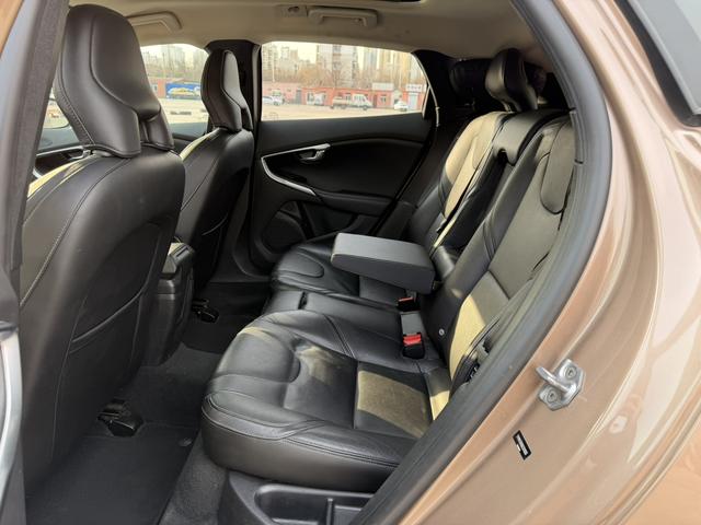 Volvo V40 2016 модификация T3 Smart Yi Edition – фото 7