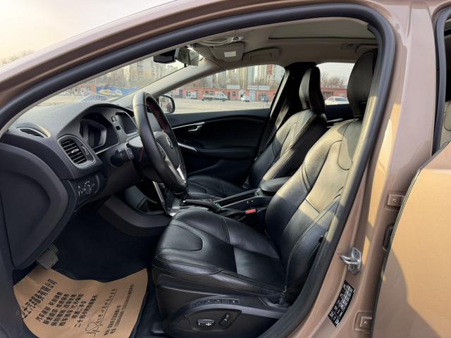 Volvo V40 2016 модификация T3 Smart Yi Edition – фото 9